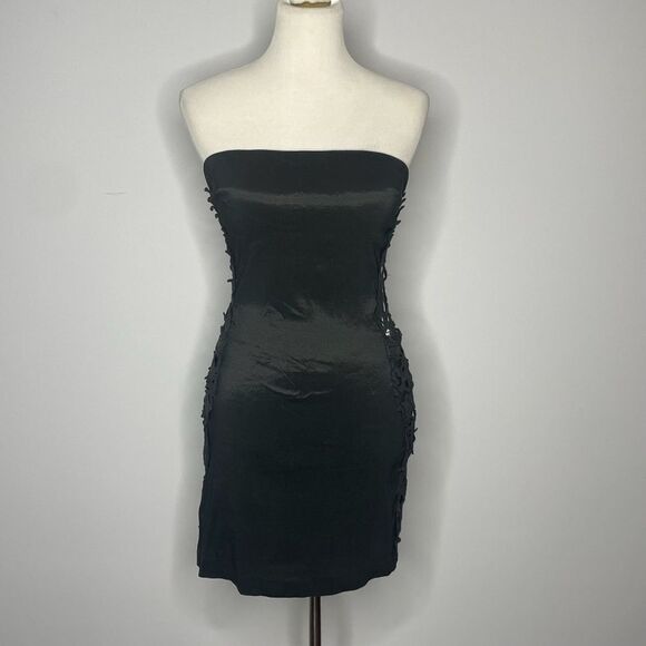 Ynes- Black Strapless Dress with Crochet Detail on the Side - Picture 1 of 4